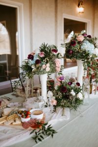 decoracion floral campestre para un aperitivo de una boda