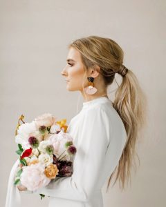 Peinados de novia en 2024 como una coleta sencilla